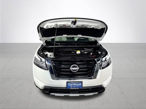 Used 2023 Nissan Pathfinder SL AWD/4WD image 22