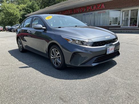 Used 2023 Kia Forte LXS FWD image 3