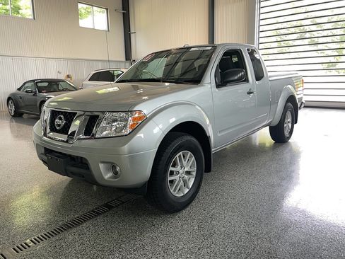 Used 2017 Nissan Frontier SV w/ SV Value Truck Package AWD/4WD image 3