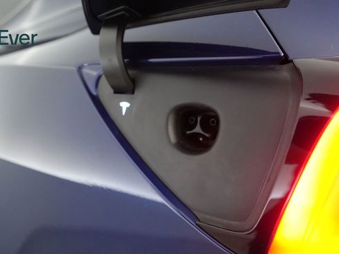 Used 2022 Tesla Model Y Long Range image 10