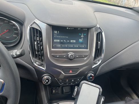 Used 2018 Chevrolet Cruze LT w/ RS Package FWD image 8