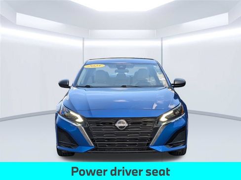Used 2025 Nissan Altima 2.5 SV FWD image 12