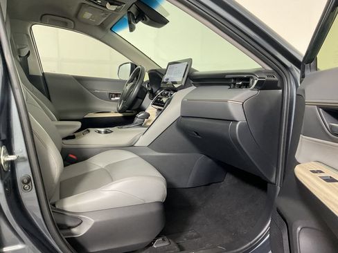 Used 2024 Toyota Venza XLE AWD/4WD image 24