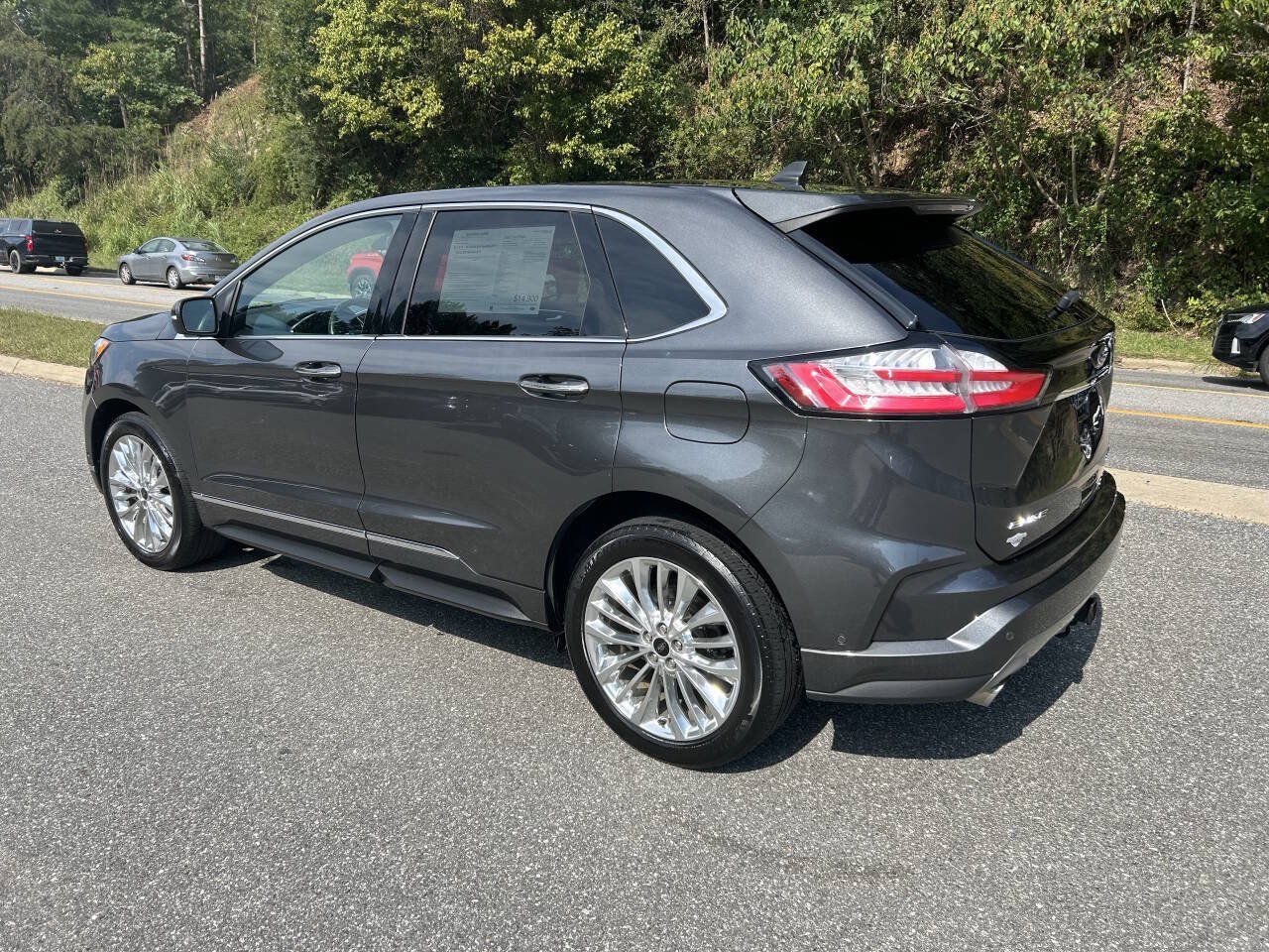 Used 2020 Ford Edge Titanium w/ Equipment Group 301A AWD/4WD image 4