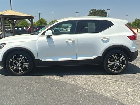 Used 2022 Volvo XC40 T4 Inscription w/ Advanced Package image 6