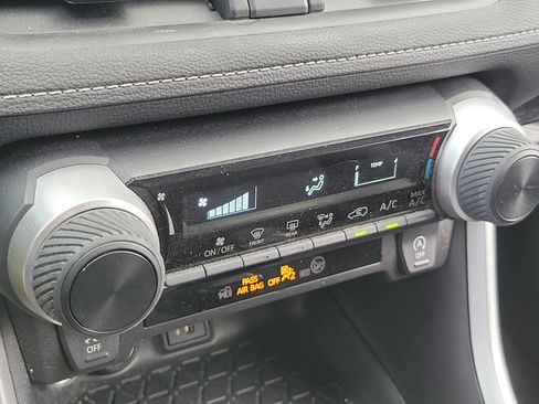 Used 2025 Toyota RAV4 LE FWD image 28
