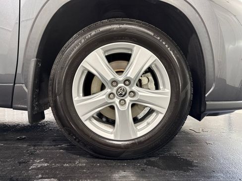 Used 2020 Toyota Highlander L AWD/4WD image 9
