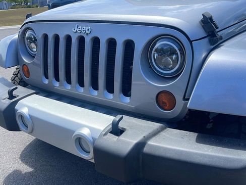 Used 2013 Jeep Wrangler Unlimited Sahara w/ Connectivity Group AWD/4WD image 11