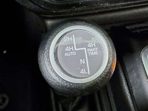 Used 2023 Jeep Wrangler Unlimited w/ Sun & Screen Package image 15