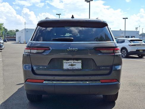 Used 2022 Jeep Grand Cherokee L Limited AWD/4WD image 5
