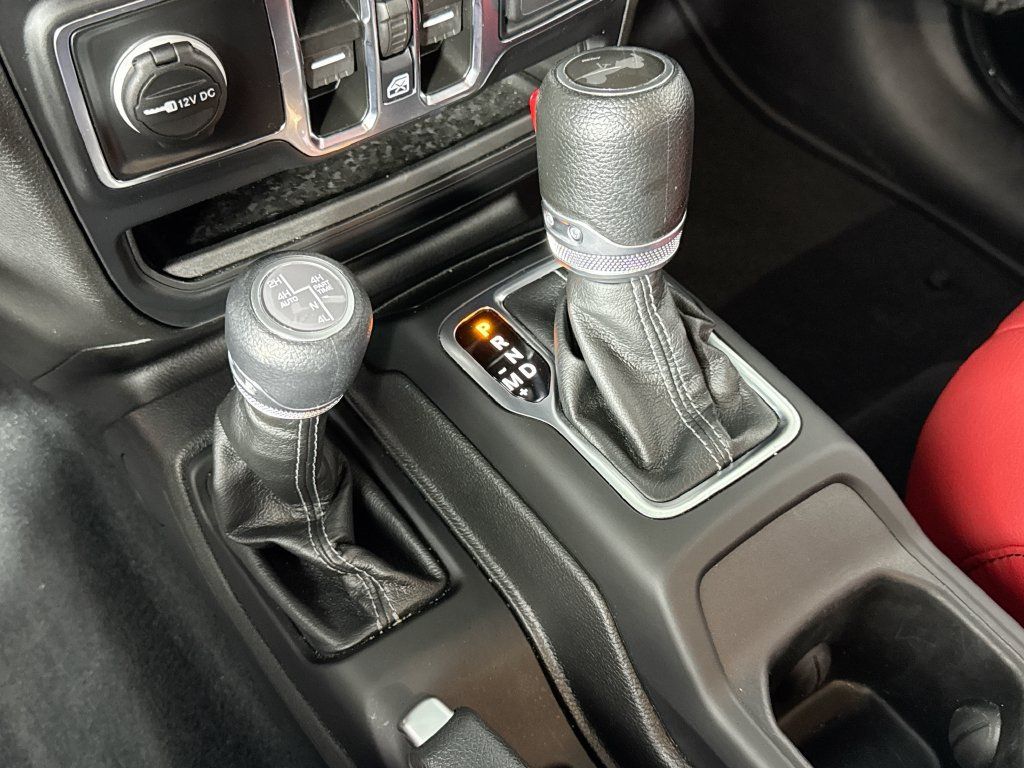 Used 2024 Jeep Wrangler Unlimited Sahara AWD/4WD image 27