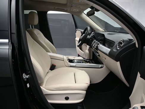 Used 2021 Mercedes-Benz GLB 250 4MATIC image 18