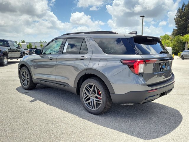 New 2026 Ford Explorer ST-Line w/ ST-Line Street Pack RWD image 7