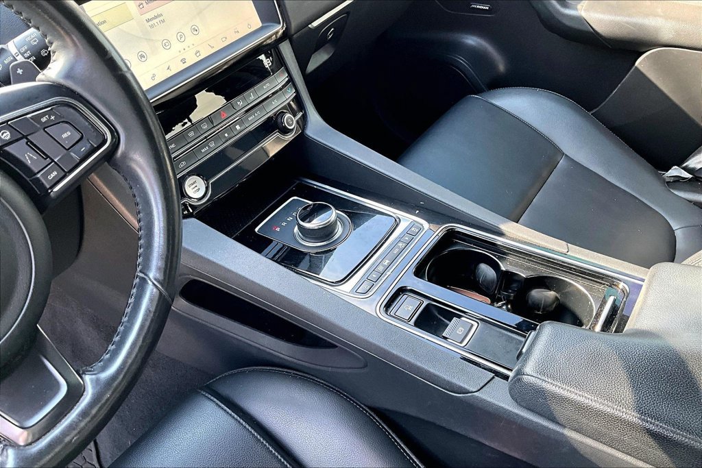 Used 2020 Jaguar F-PACE Premium AWD/4WD image 16