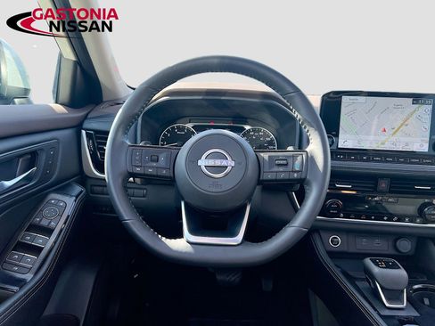 Used 2023 Nissan Rogue SL w/ SL Premium Package image 31