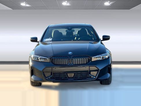 New 2026 BMW 330i Sedan w/ M Sport Package RWD image 5