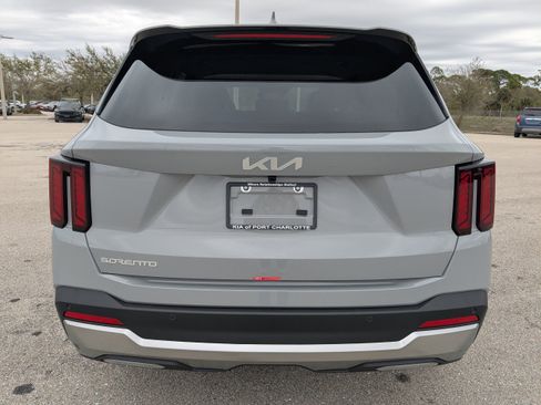 New 2026 Kia Sorento S FWD image 6