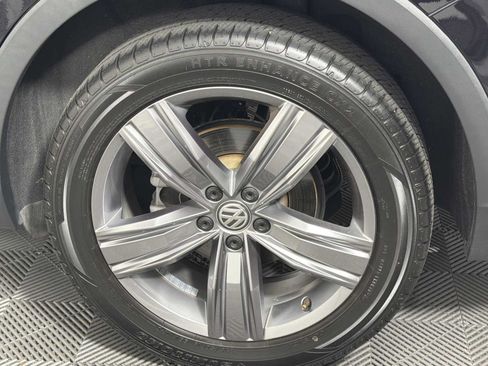 Used 2021 Volkswagen Tiguan SEL AWD/4WD image 23