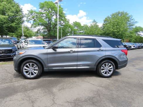 Used 2023 Ford Explorer XLT w/ Equipment Group 202A AWD/4WD image 3