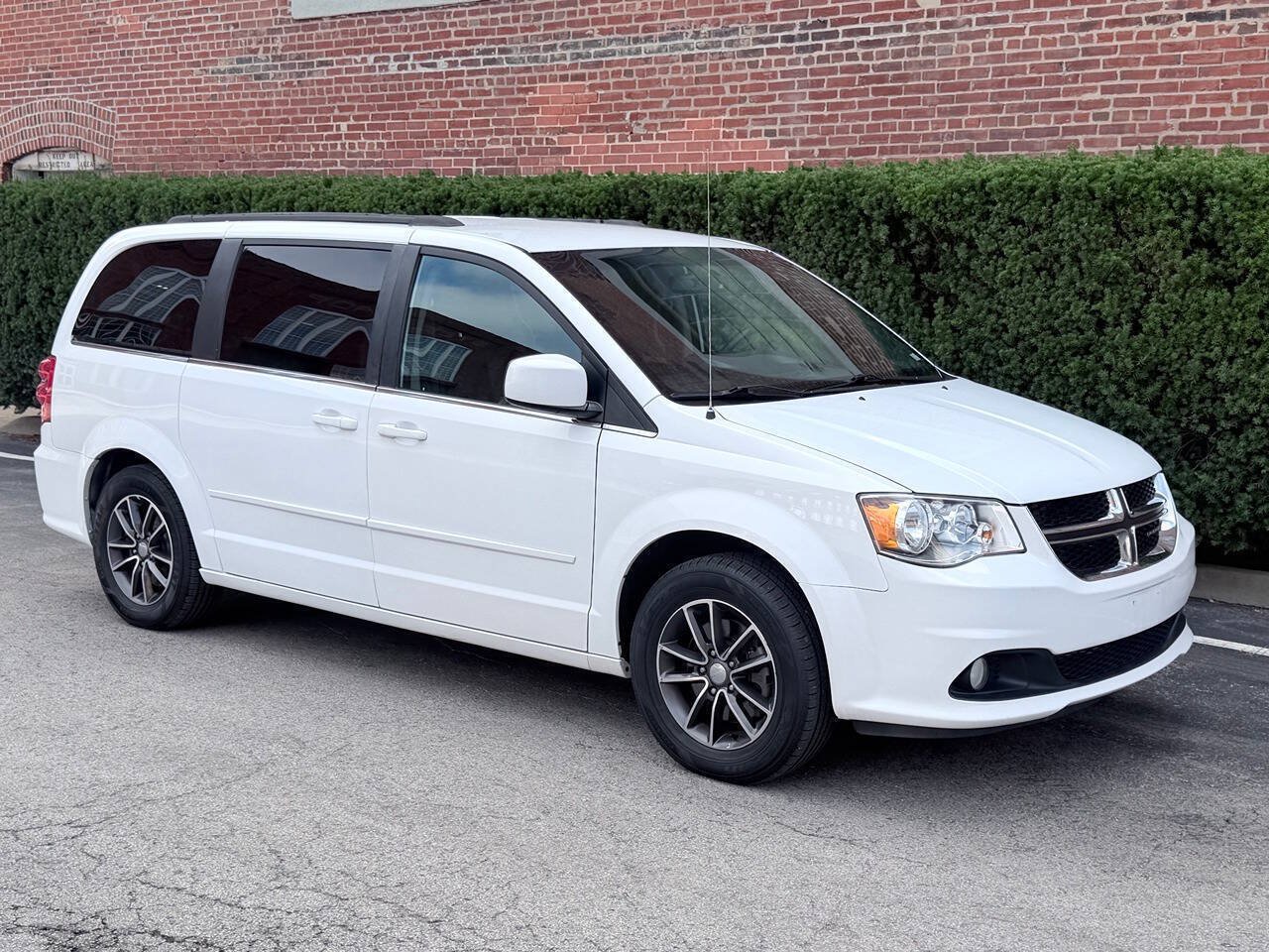 Used 2017 Dodge Grand Caravan SXT FWD image 9