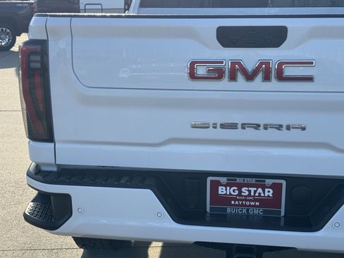 Used 2025 GMC Sierra 2500 AT4 AWD/4WD image 11