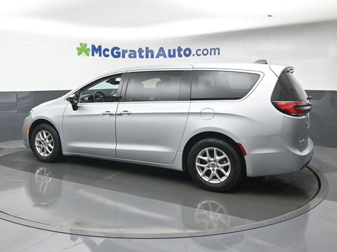 Used 2024 Chrysler Pacifica Touring-L image 21