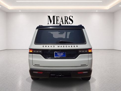Used 2022 Jeep Grand Wagoneer Series III AWD/4WD image 4