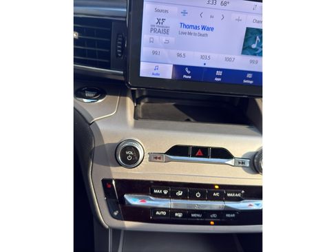 Used 2024 Ford Explorer XLT w/ Equipment Group 202A image 22