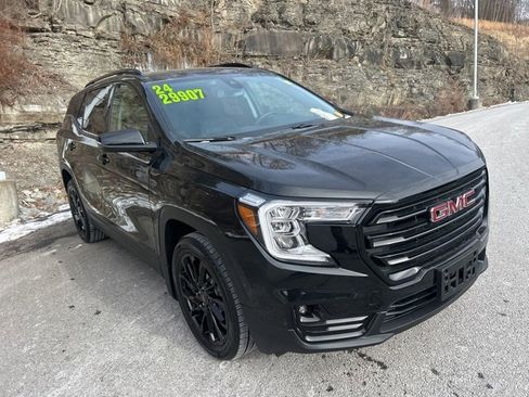 Used 2024 GMC Terrain SLT w/ Elevation Edition image 3