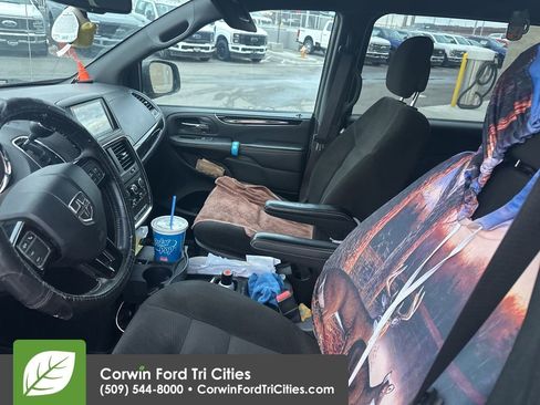 Used 2016 Dodge Grand Caravan SE image 11