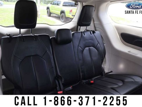 Used 2023 Chrysler Pacifica Touring-L FWD image 26