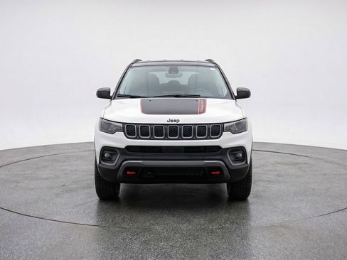 Used 2025 Jeep Compass Trailhawk image 2