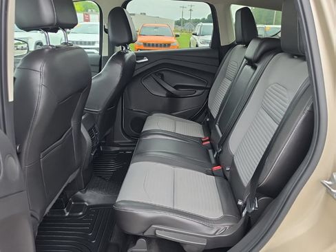 Used 2017 Ford Escape SE w/ Equipment Group 201A FWD image 20