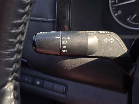 Used 2022 Nissan Pathfinder SV FWD image 23