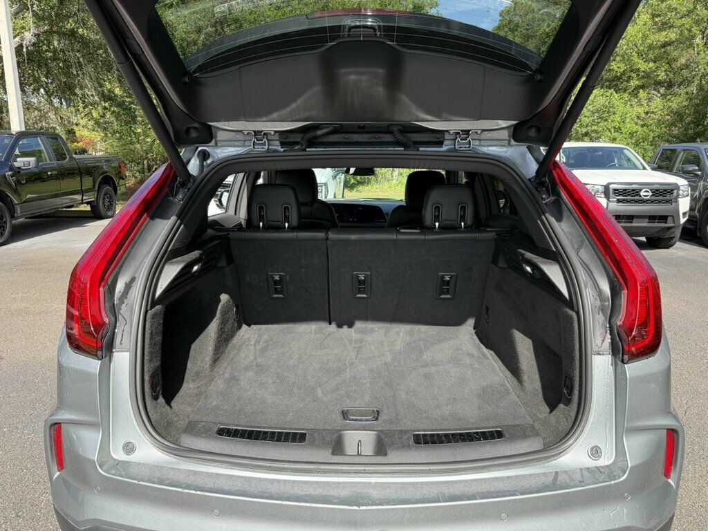 Used 2025 Cadillac XT4 Premium Luxury FWD image 8