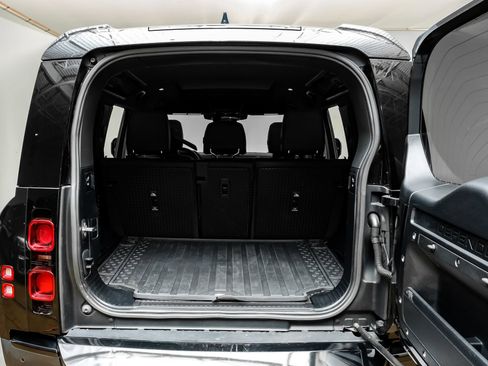 Used 2023 Land Rover Defender 110 SE image 55