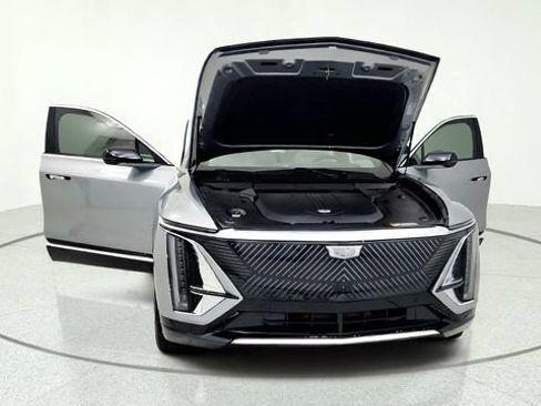 Used 2024 Cadillac Lyriq Luxury AWD/4WD image 12