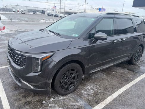 Used 2025 Kia Carnival SX Prestige image 9