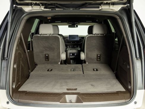 Used 2021 GMC Yukon SLT w/ SLT Luxury Package image 31