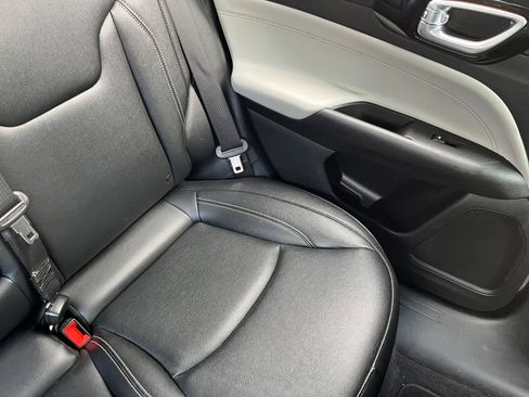 Used 2025 Jeep Compass Limited image 39