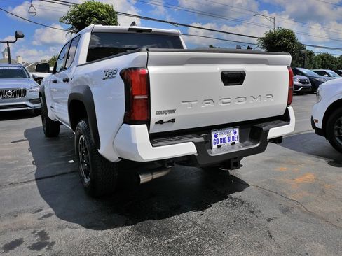Used 2025 Toyota Tacoma TRD Off-Road AWD/4WD image 5