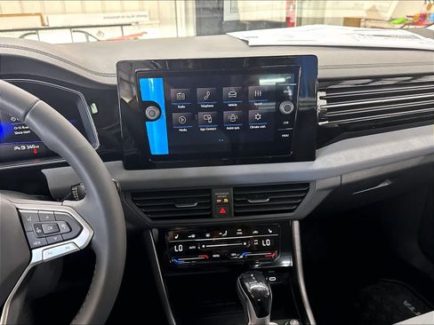 New 2027 Volkswagen Jetta SE FWD image 6