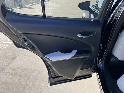 Used 2019 Lexus UX 200 image 14