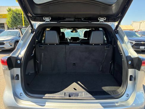 Used 2024 Toyota Highlander XSE FWD image 34