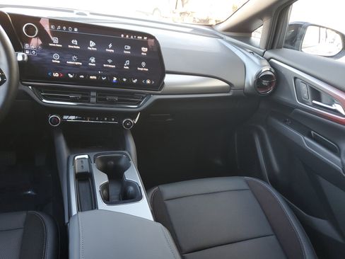 Used 2025 Chevrolet Equinox EV RS image 17