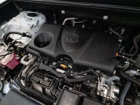 Used 2024 Toyota RAV4 LE AWD/4WD image 33