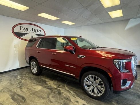 Used 2021 GMC Yukon Denali w/ Denali Ultimate Package AWD/4WD image 3