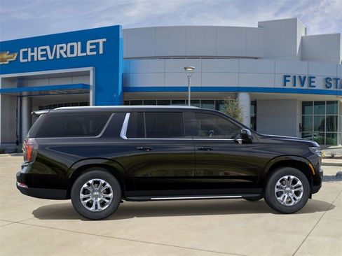 New 2026 Chevrolet Suburban LS image 5
