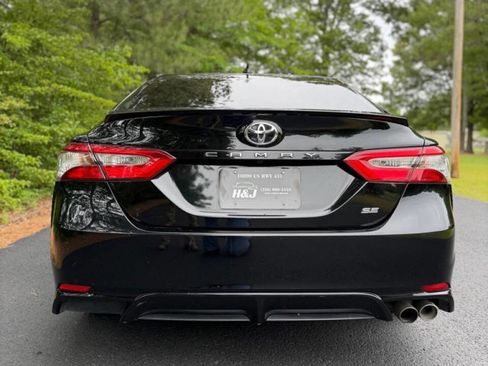 Used 2019 Toyota Camry SE FWD image 5