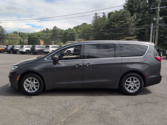 Certified 2023 Chrysler Pacifica Touring-L FWD image 9
